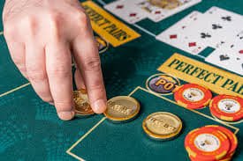 Player accounts on link royaltoto showing poker lobby selection menu and available tables